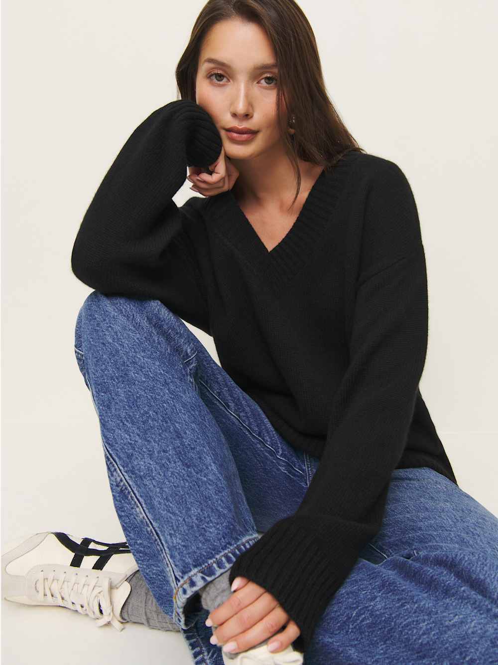 Reformation Jadey Cashmere Oversized V-neck Sweater - Black