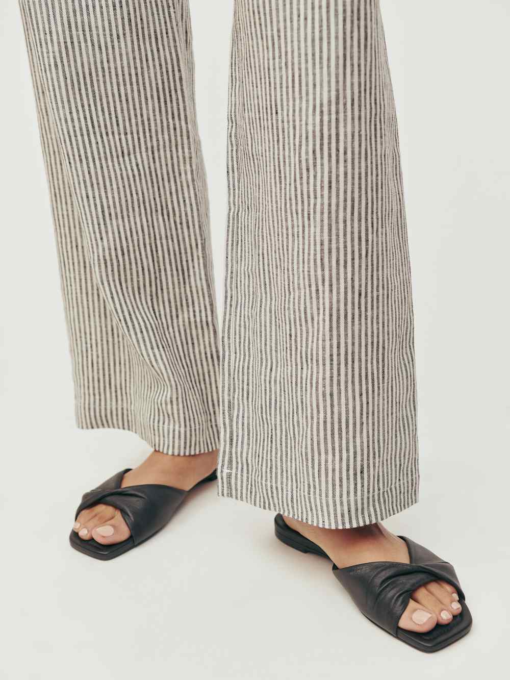 Reformation Mikki Twist Flat Sandal - Black