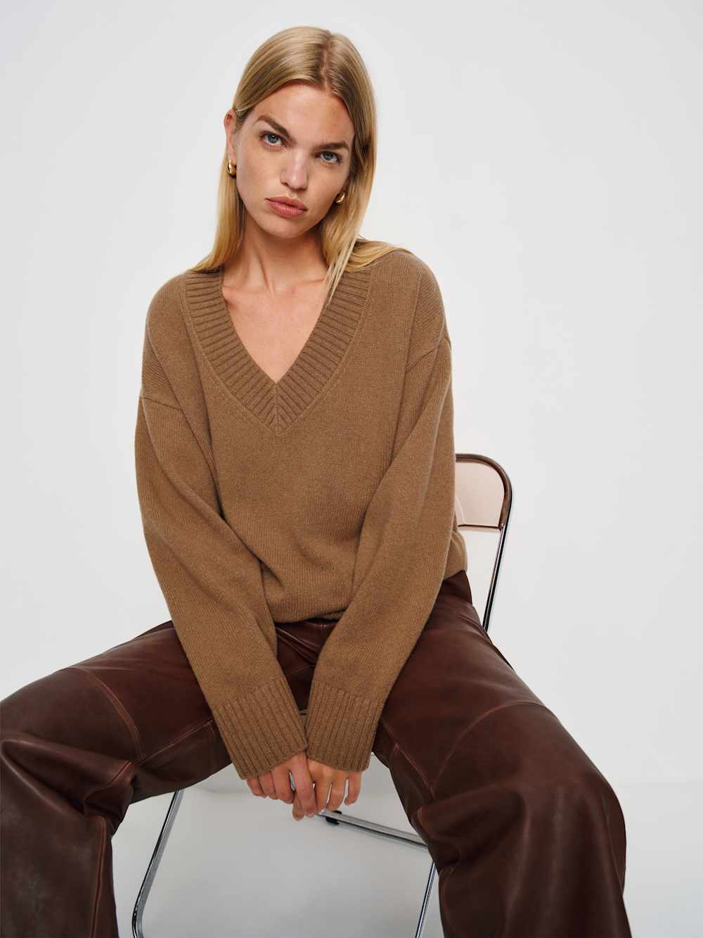 Reformation Jadey Cashmere Oversized V-neck Sweater - Camel