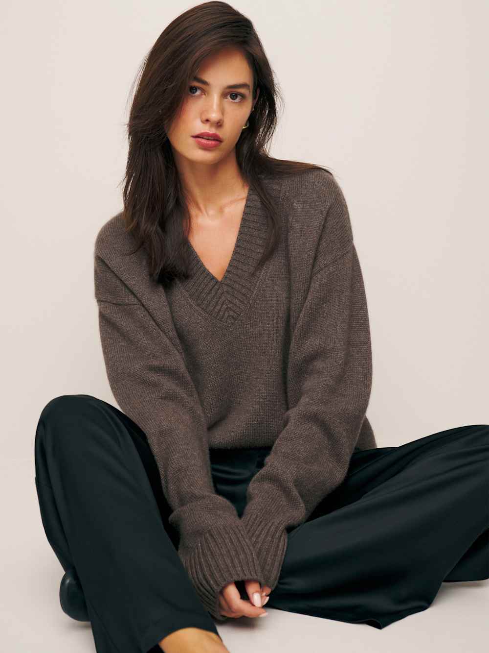Reformation Jadey Cashmere Oversized V-neck Sweater - Dachshund