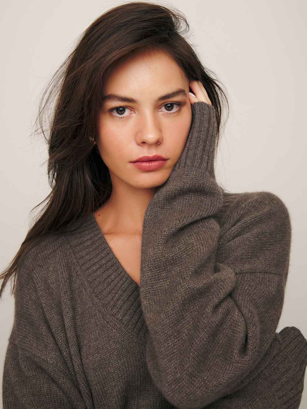 Reformation Jadey Cashmere Oversized V-neck Sweater - Dachshund