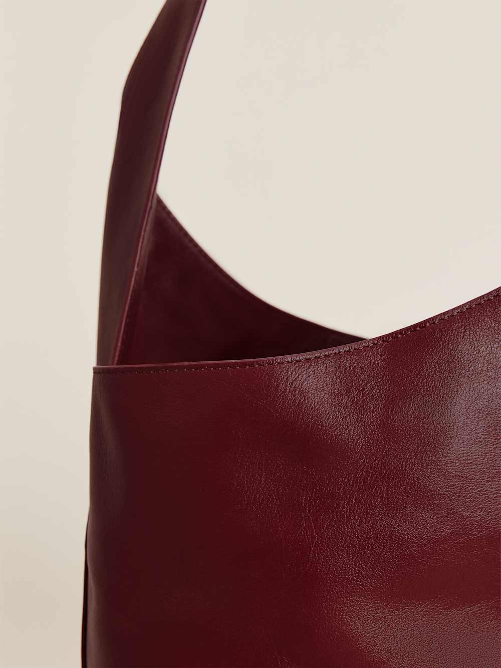 Reformation Medium Silvana Bucket Bag - Cremisi