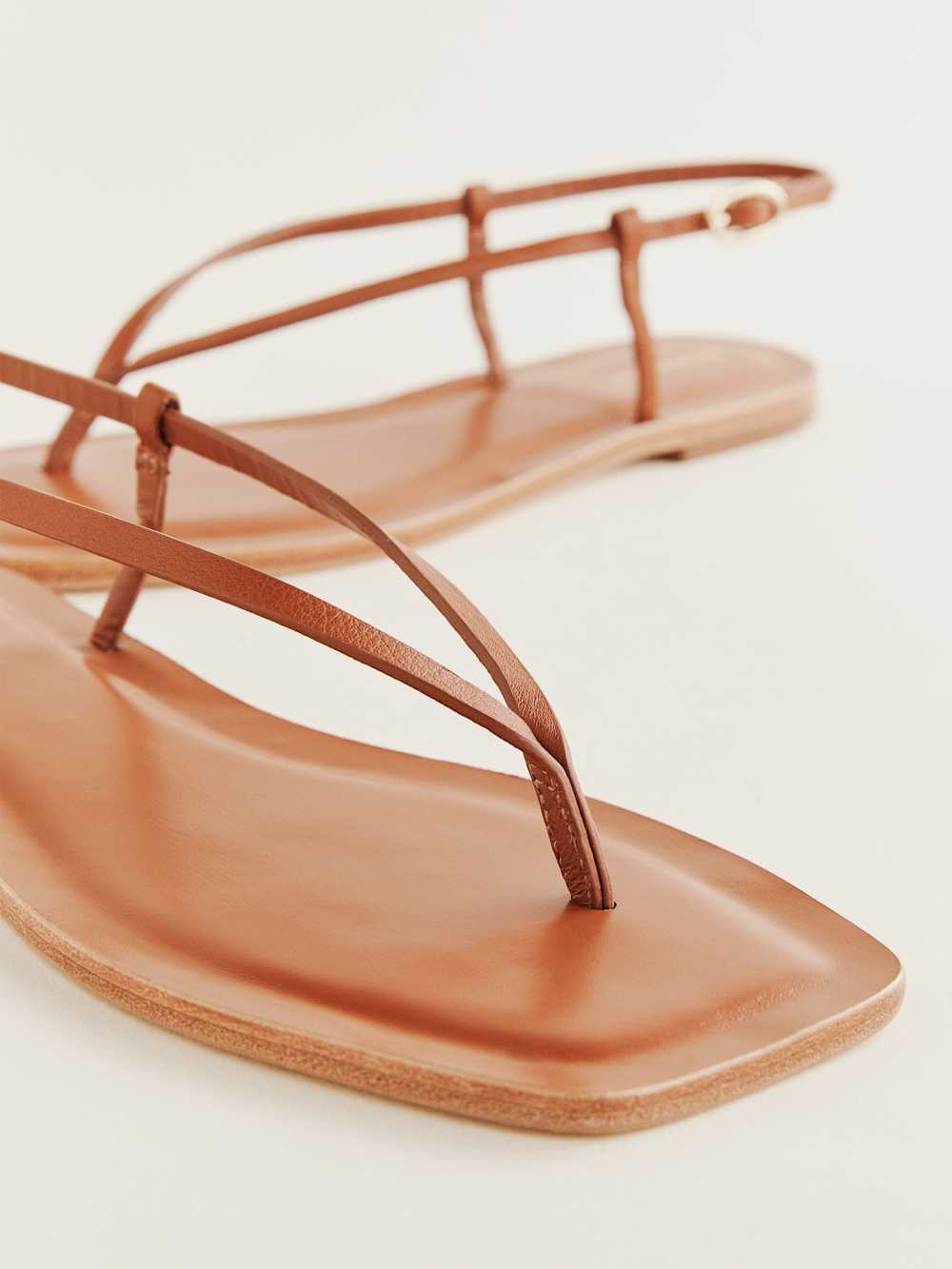 Reformation Vincenza Thong Sandal - Pecan