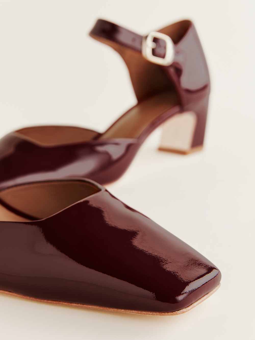 Reformation Denise Pump - Wine Patent
