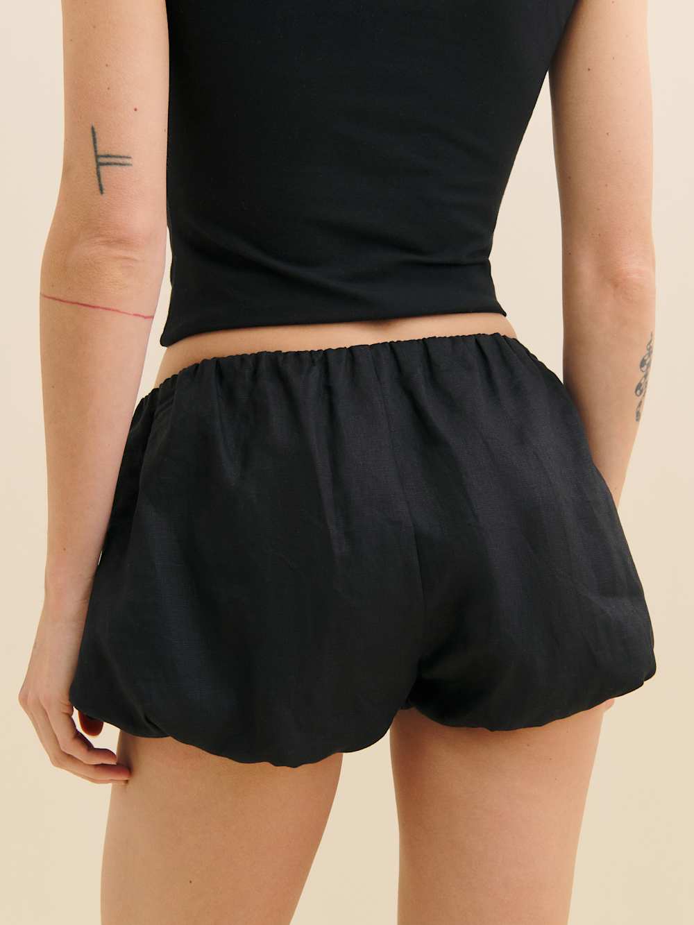 Reformation Luna Linen Bloomer Short - Black