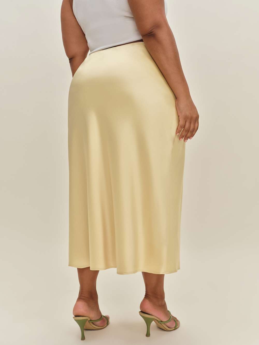 Reformation Layla Satin Skirt Es - Blonde