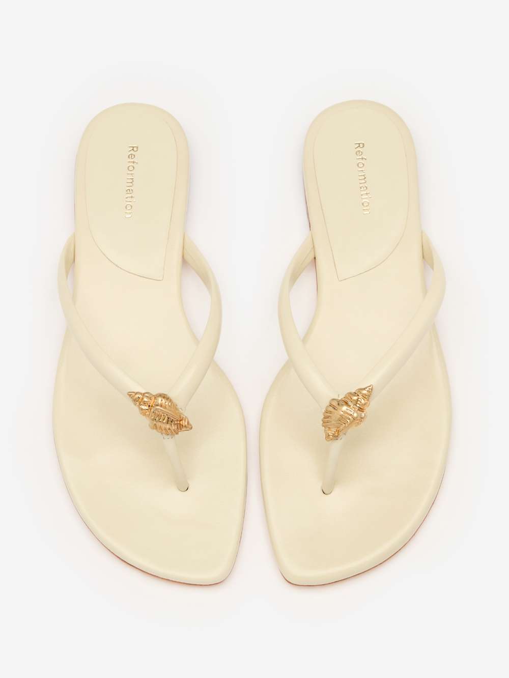 Reformation Onyx Thong Sandal - Cream Puff Conch