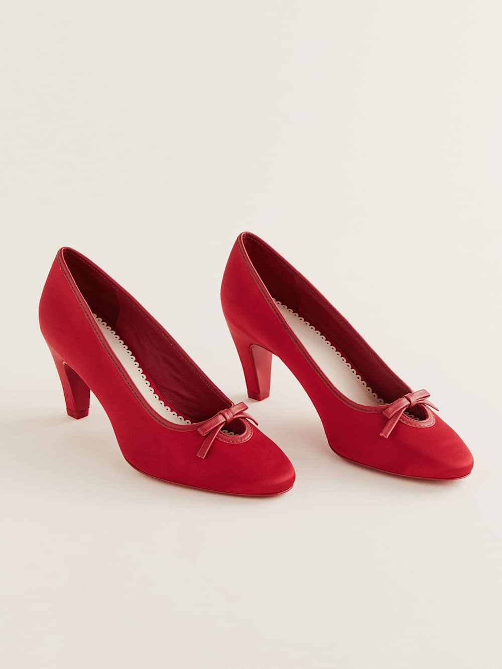 Reformation Pam Pump - Lipstick Satin