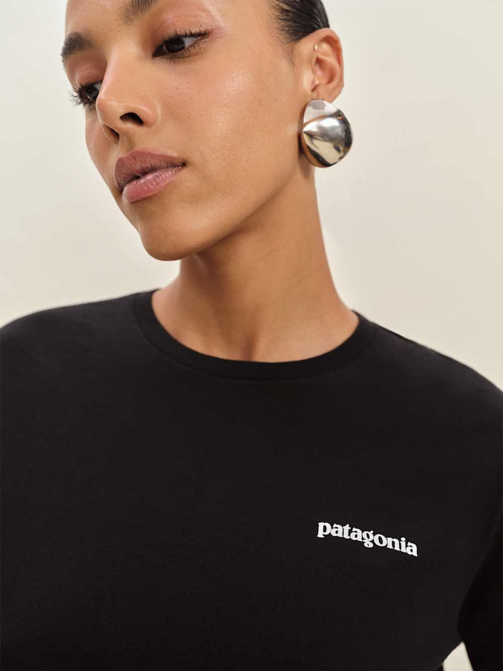Reformation Patagonia M's P-6 Logo Responsibili-tee - Black