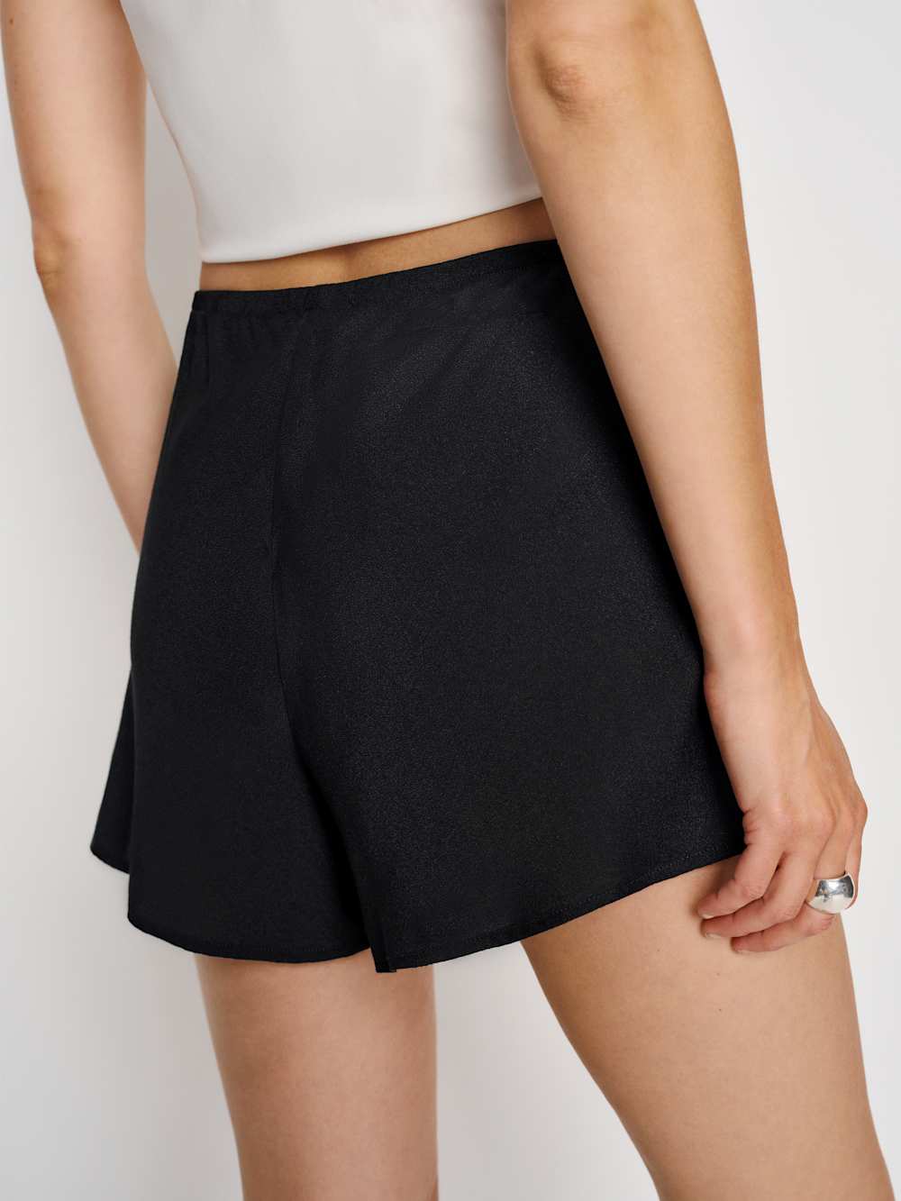 Reformation Gale Mid Rise Bias Short - Black